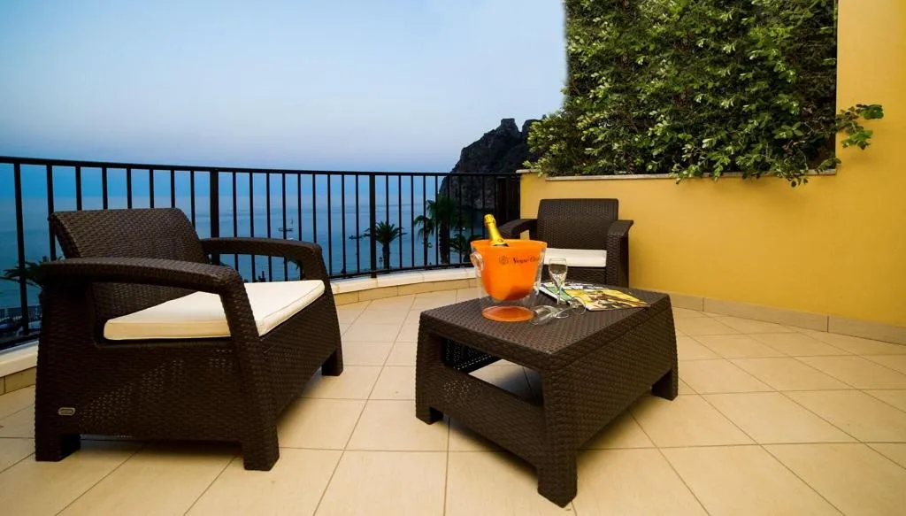 Room, Elihotel, Catania
