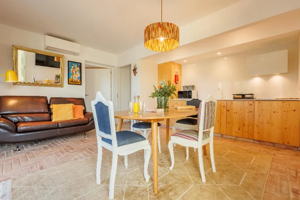 APARTMENT WITH PRIVATE POOL Room, Laranjal Farm House, Algarve