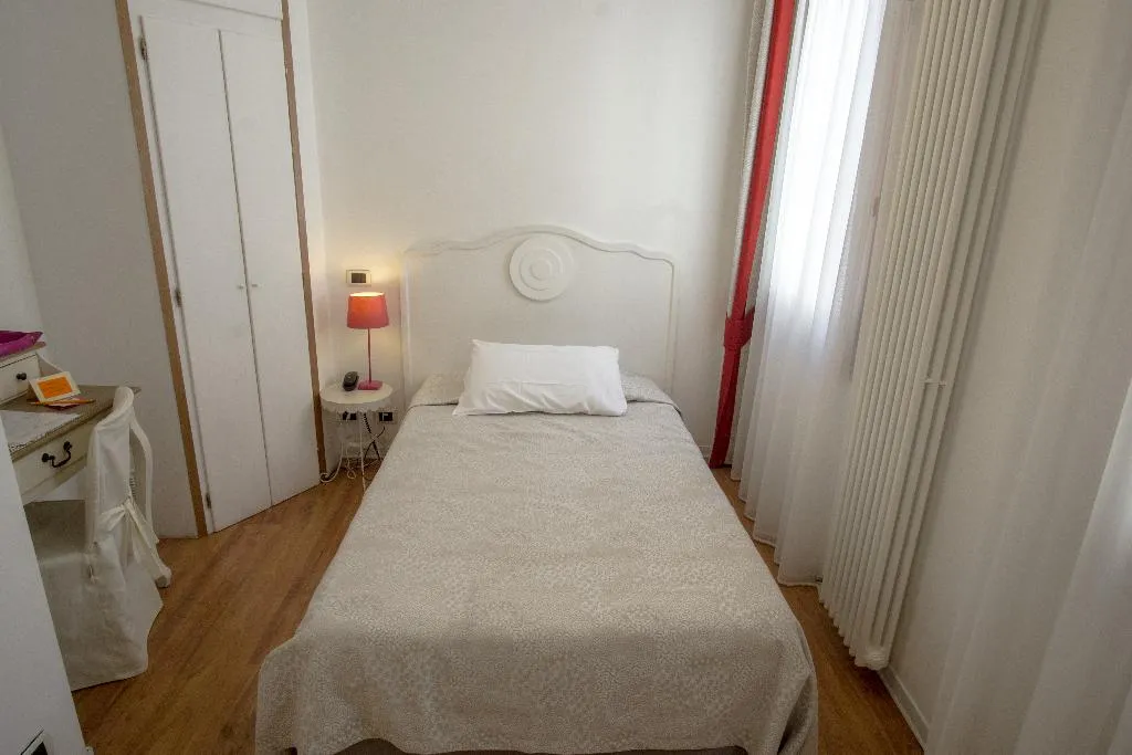 SINGLE STANDARD Room, Antigo Trovatore, Venice
