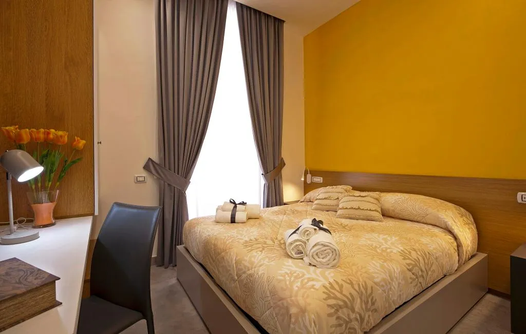 DOUBLE WITH BALCONY Room, Domus Schilizzi Guesthouse, Naples
