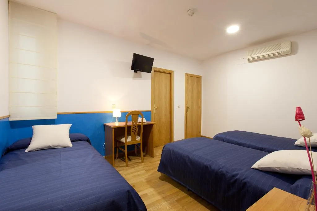 TWIN STANDARD Room, Hostal Montaloya, Madrid