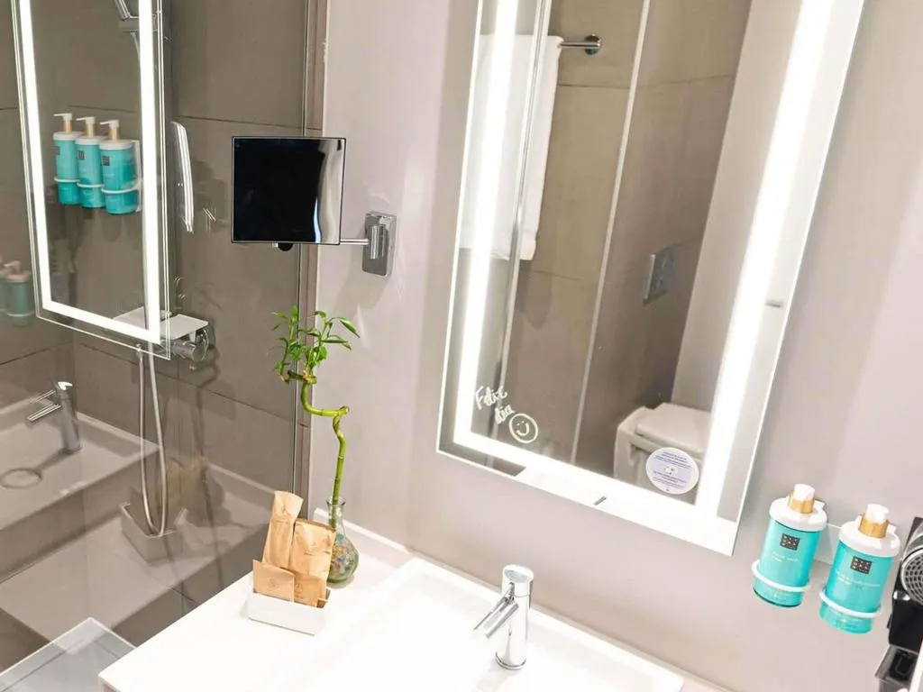 DOUBLE PREMIUM QUEEN BED Room, Novotel Madrid City Las Ventas, Madrid
