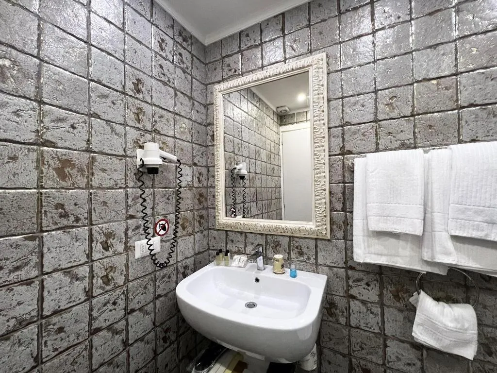 Room, Domus Deorum Deluxe, Naples