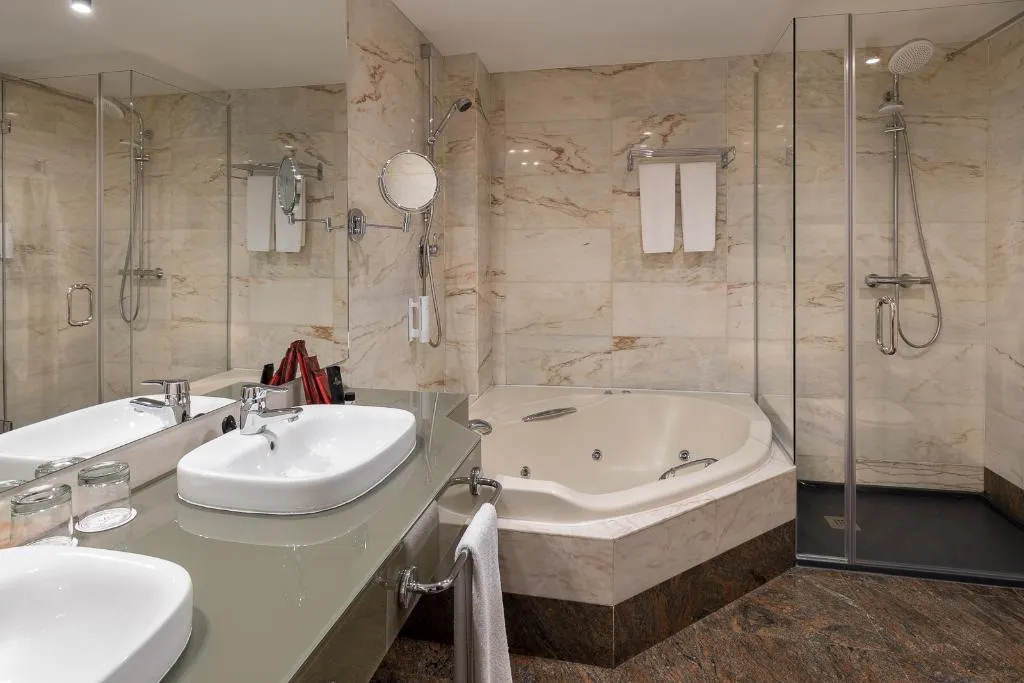 JUNIOR SUITE STANDARD Room, Rafaelhoteles Atocha, Madrid
