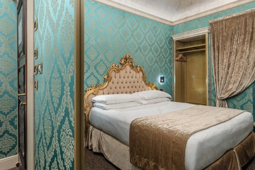 DOUBLE STANDARD Room, Palazzo Paruta, Venice