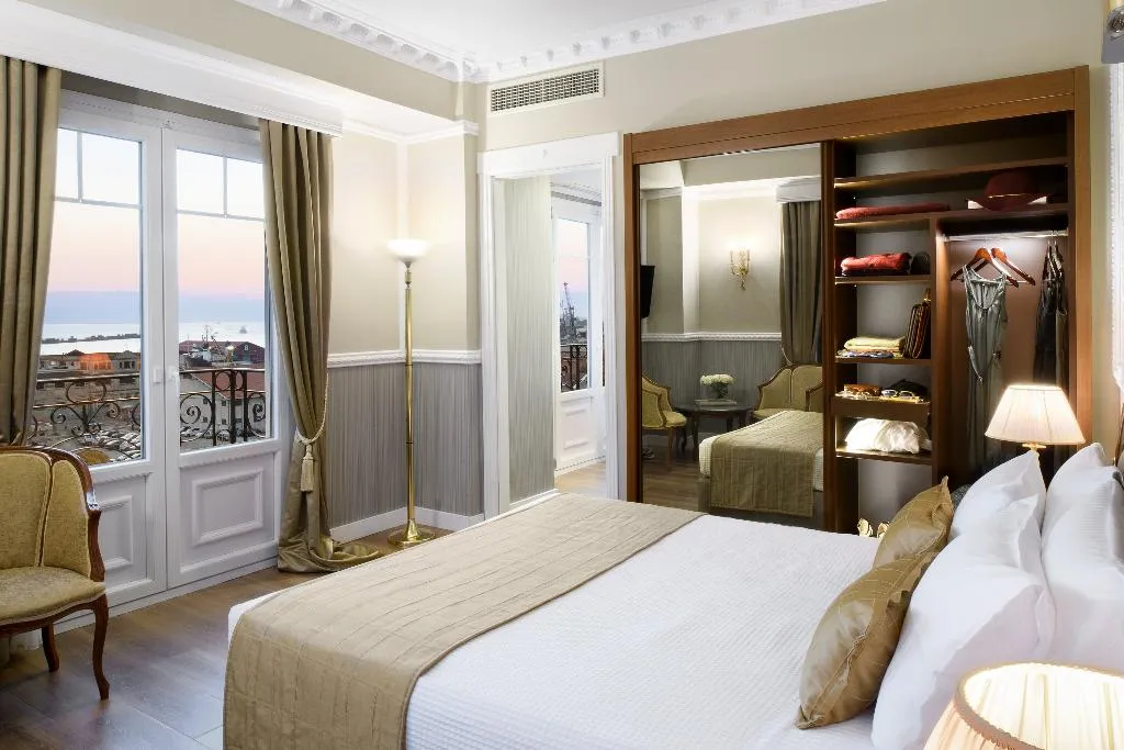JUNIOR SUITE PREMIUM Room, Mediterranean Palace, Halkidiki
