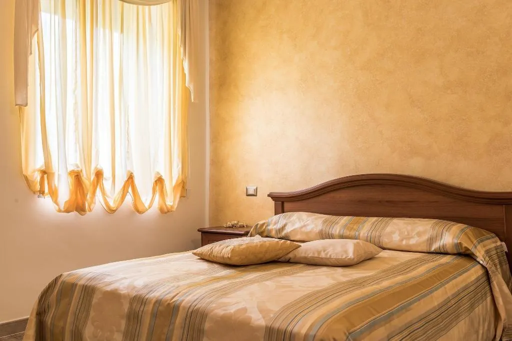 Room, La Mortella, Naples