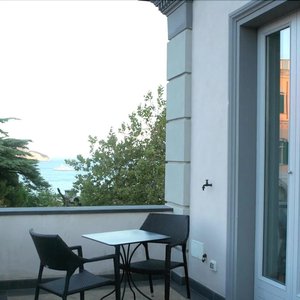 Room, Villa Avellino, Naples