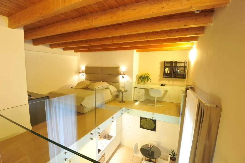 Room, Villa Avellino, Naples