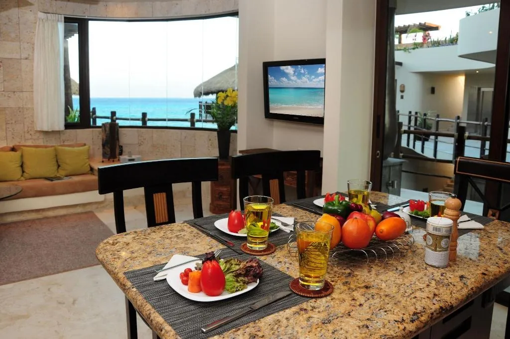 Room PARTIAL OCEAN VIEW Room, El Taj Ocean Front and Beachside Condo Hotel, Playa Del Carmen