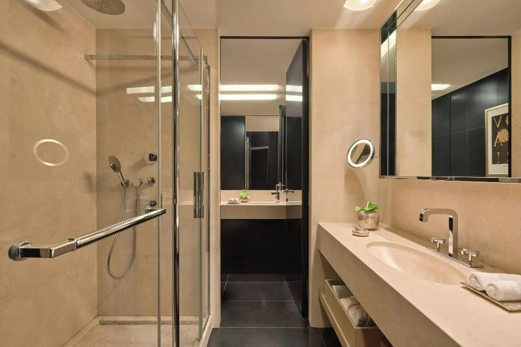 DOUBLE PREMIUM KING BED Room, Bulgari Milan, Milan