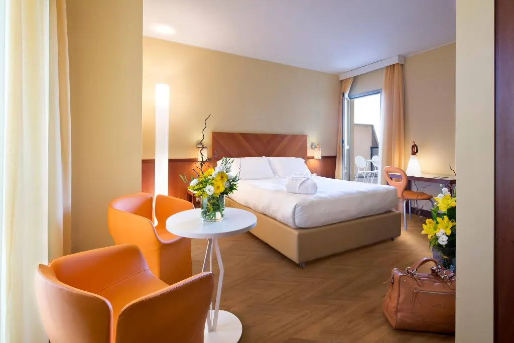 DOUBLE EXECUTIVE CITY VIEW Room, UNA HOTELS Mediterraneo Milano, Milan