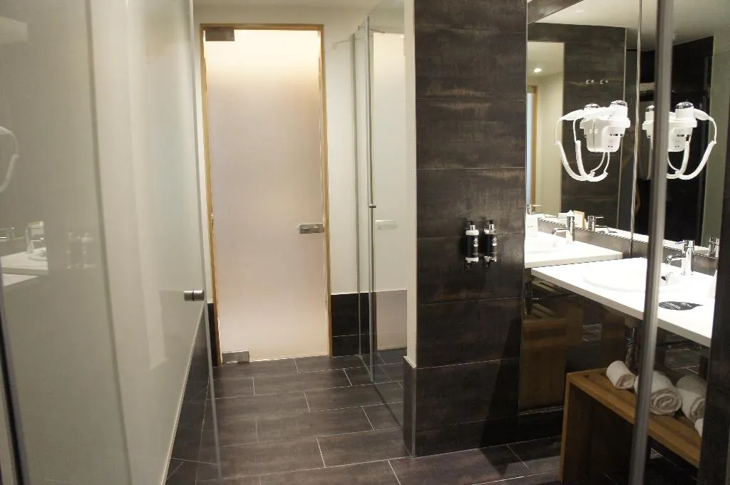 FAMILY ROOM DELUXE RIVER VIEW Room, Neya Porto Hotel, Porto