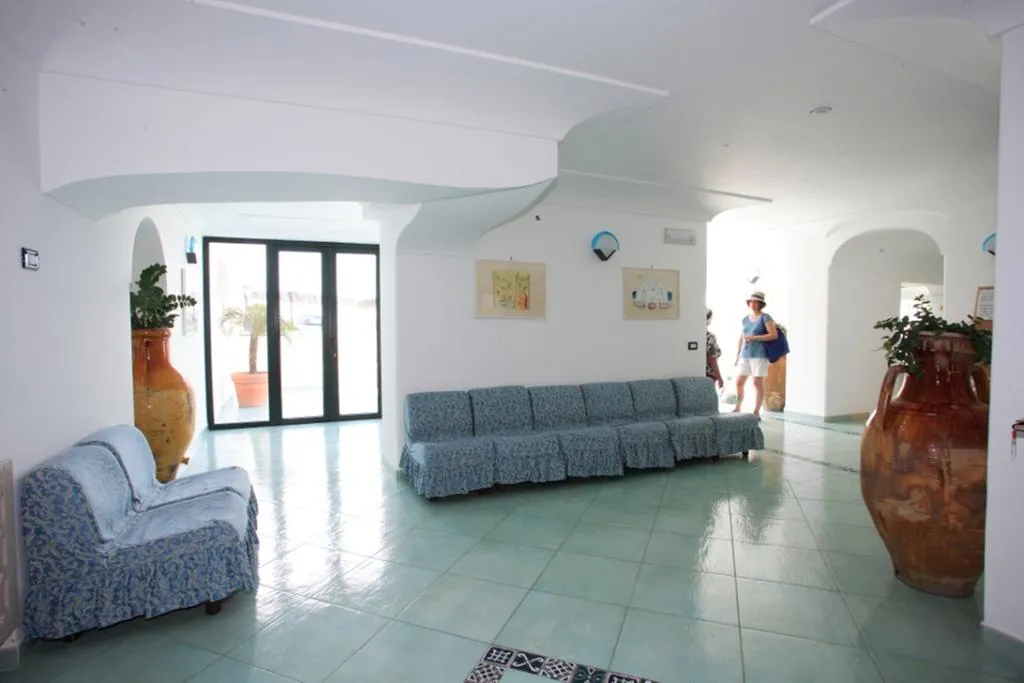 Lobby, Albatros, Naples