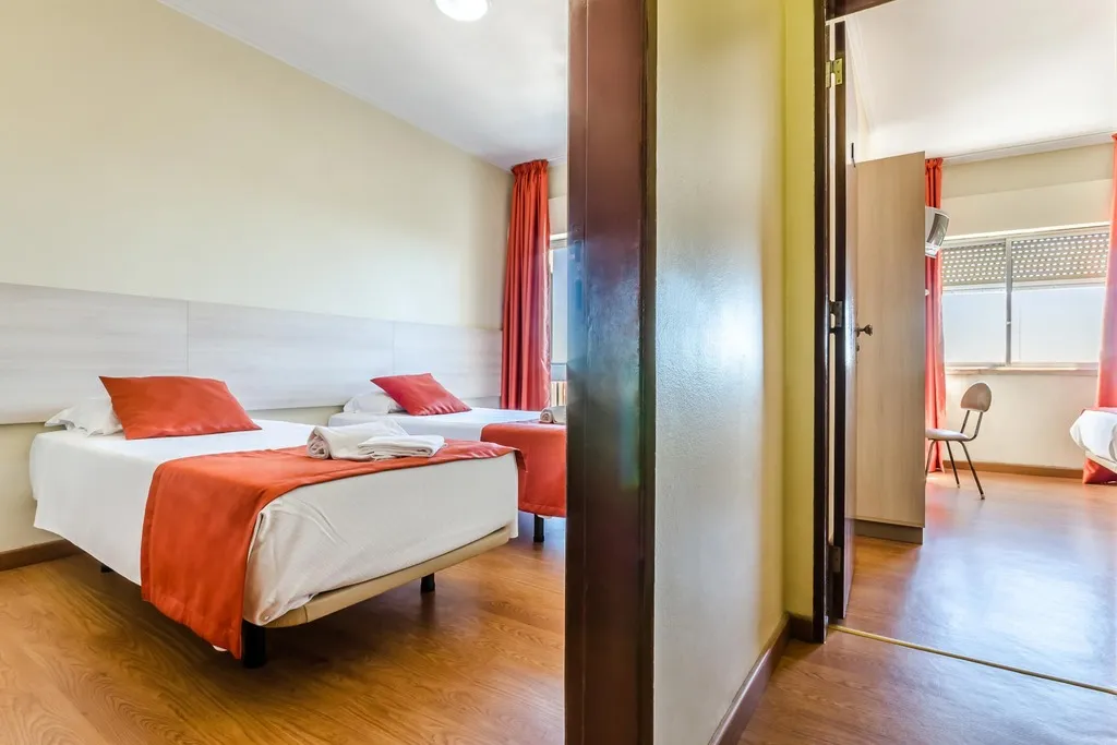 FAMILY ROOM CAPACITY 4 Room, Jardim da Amadora, Lisbon