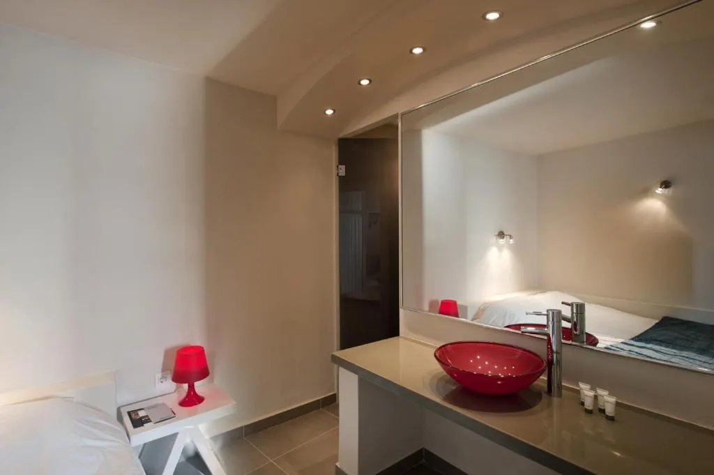 JUNIOR SUITE STANDARD Room, Regina Mare, Santorini