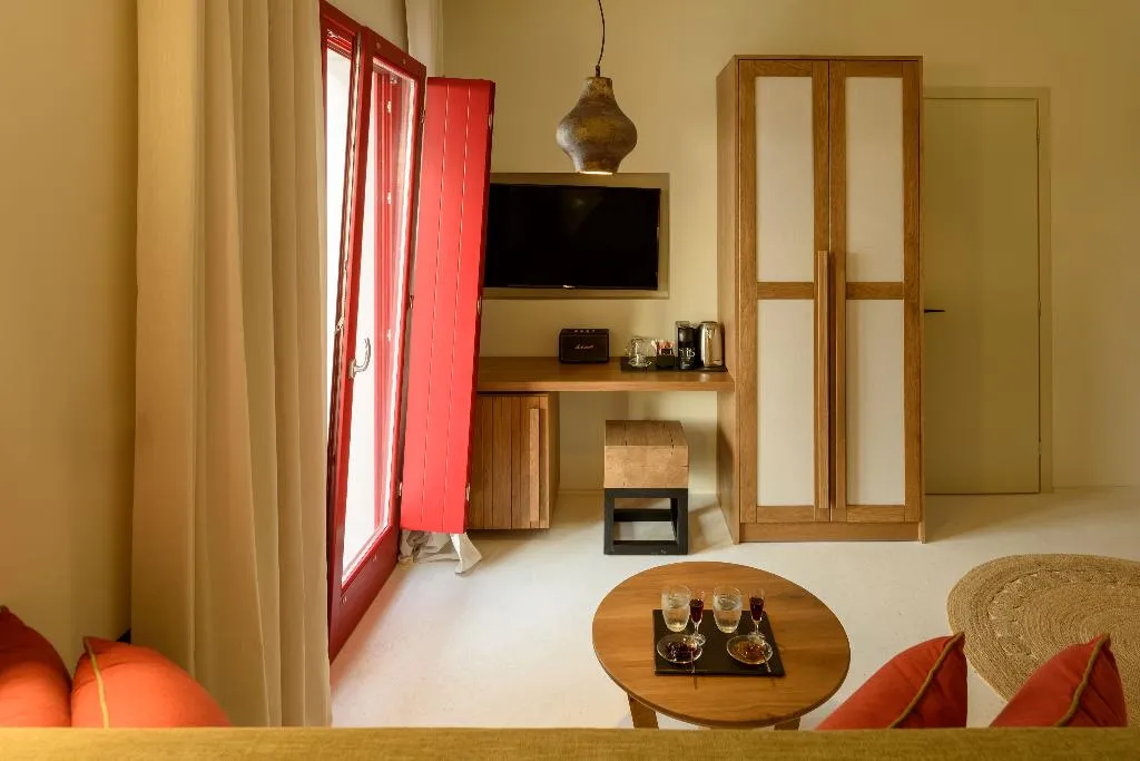 SUITE STANDARD Room, Potnia Theron Suites, Santorini