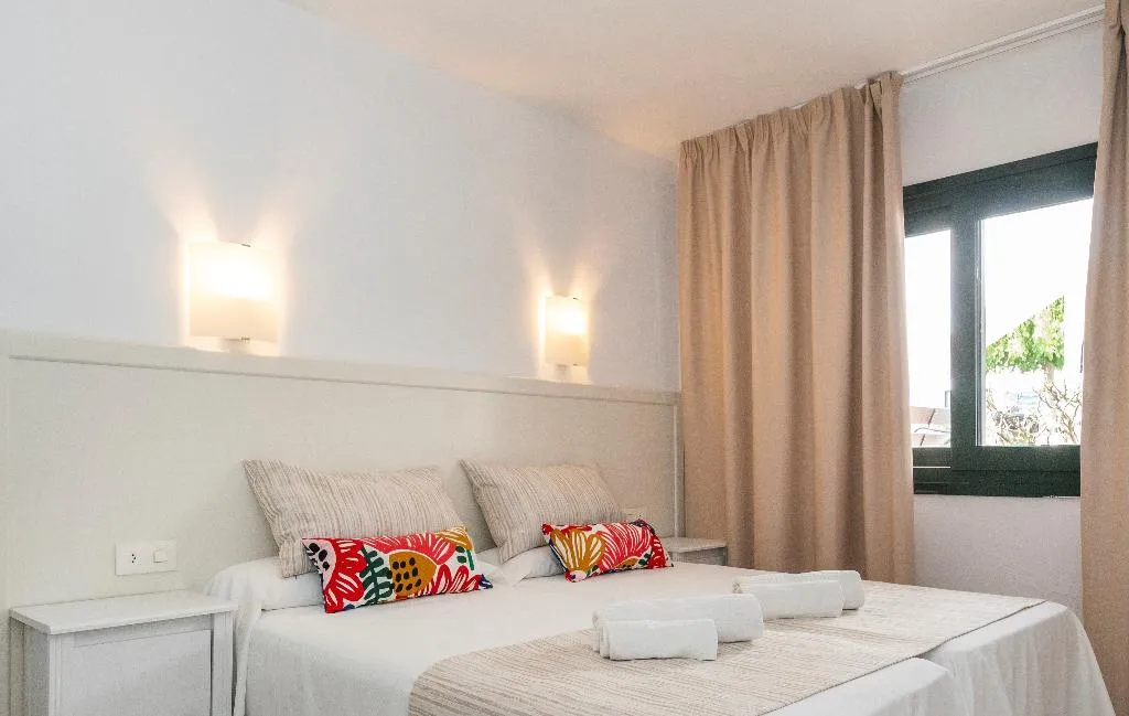 APARTMENT ONE BEDROOM Room, Beach Club, Menorca