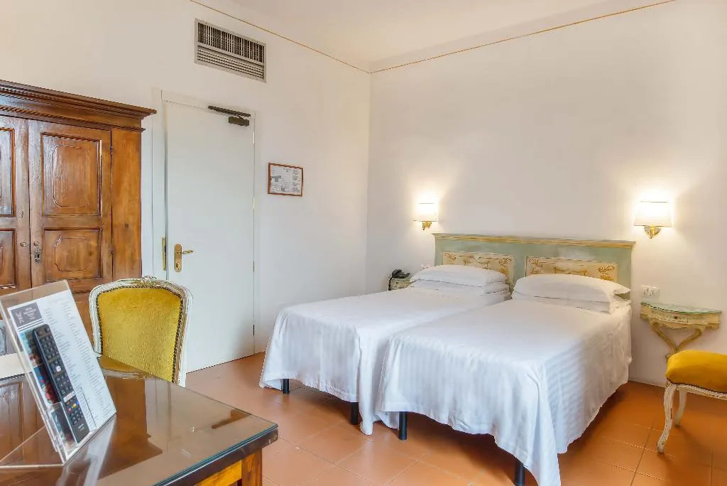 Double or Twin STANDARD Room, Machiavelli Palace, Florence