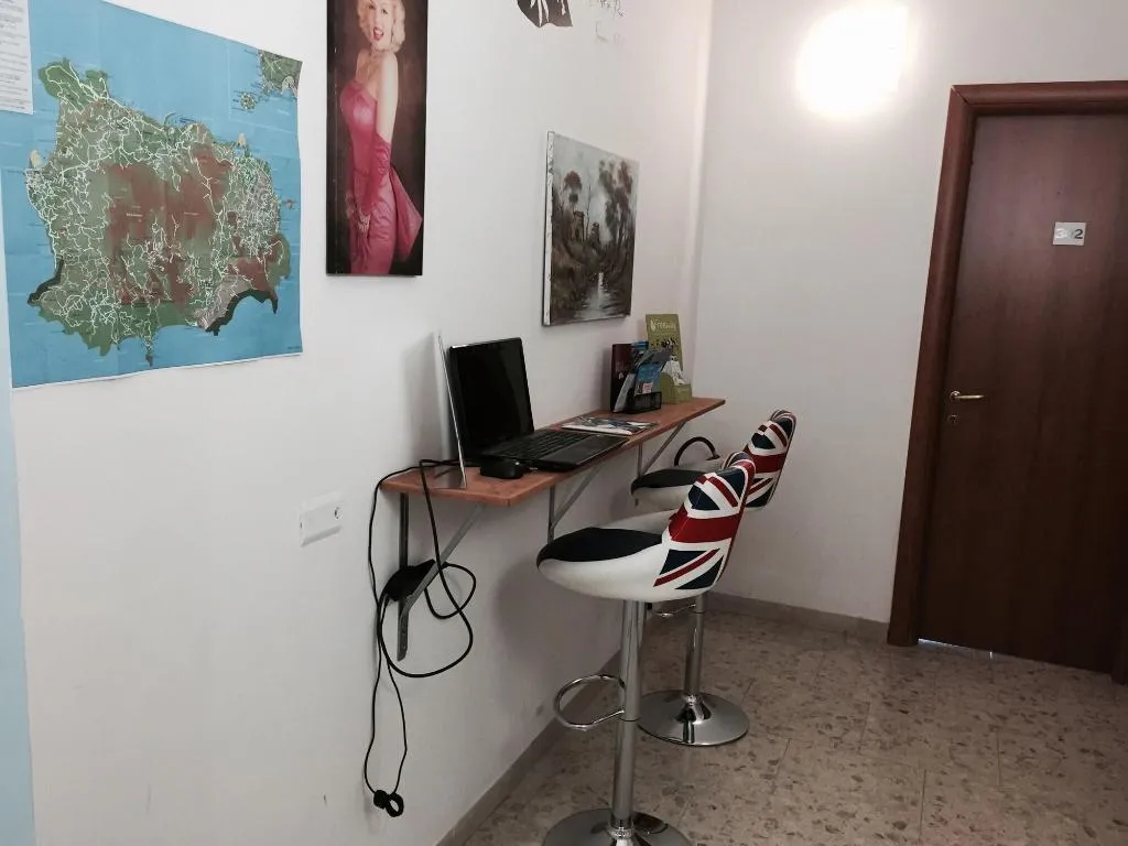 Room, B&B Sirentum, Naples