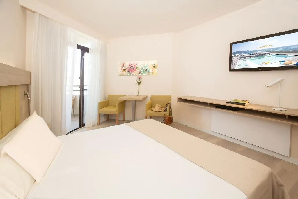 Double or Twin SIDE SEA VIEW Room, Hotel Sabina Playa, Majorca