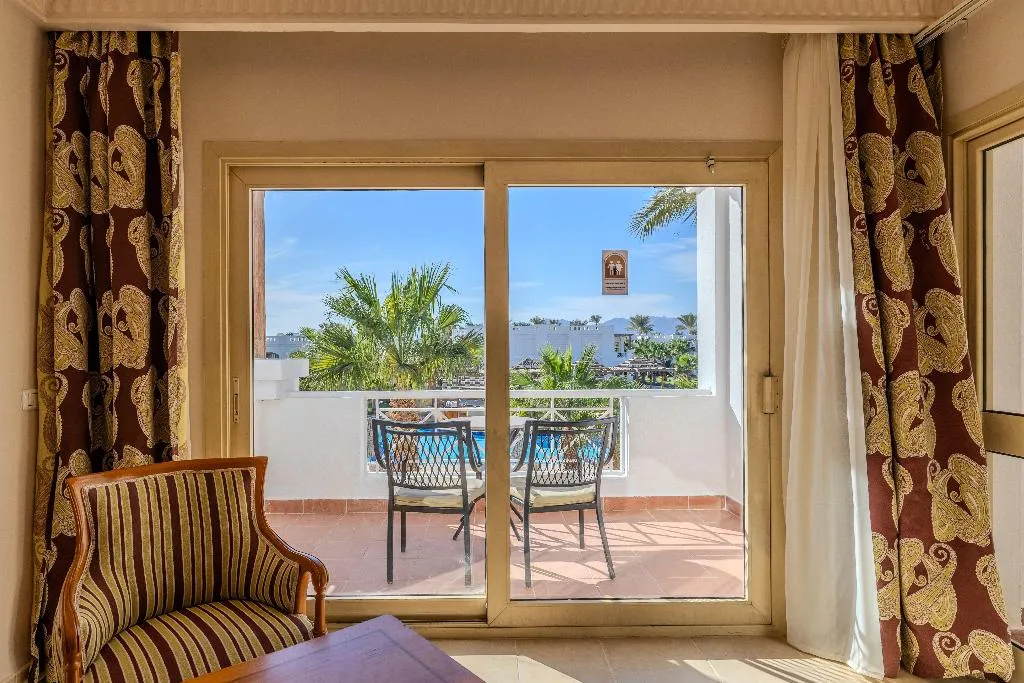 FAMILY ROOM POOL VIEW Room, Continental Plaza Beach, Red Sea Riviera