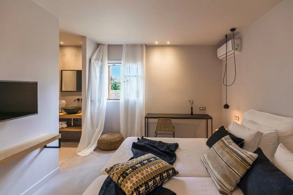 VILLA WITH PRIVATE POOL Room, Minos Beach Art Hotel, a Member of Design Hotels, Crete