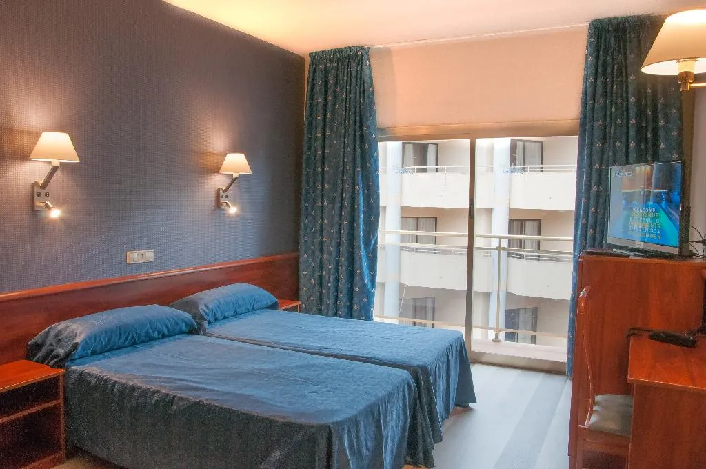 TRIPLE STANDARD Room, Hotel Acacias Suites & Spa, Costa Brava