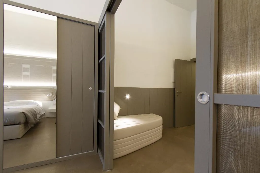 APARTMENT CAPACITY 6 TWO BEDROOMS Room, Palazzo dei Ciompi, Florence