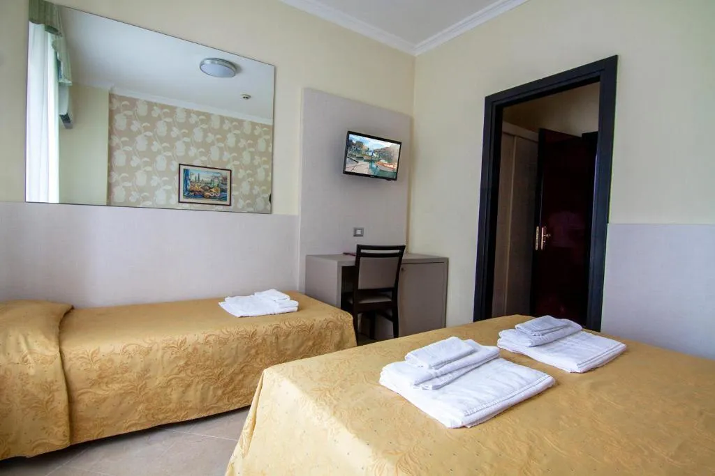 Room, Hotel Dei Fiori, Milan