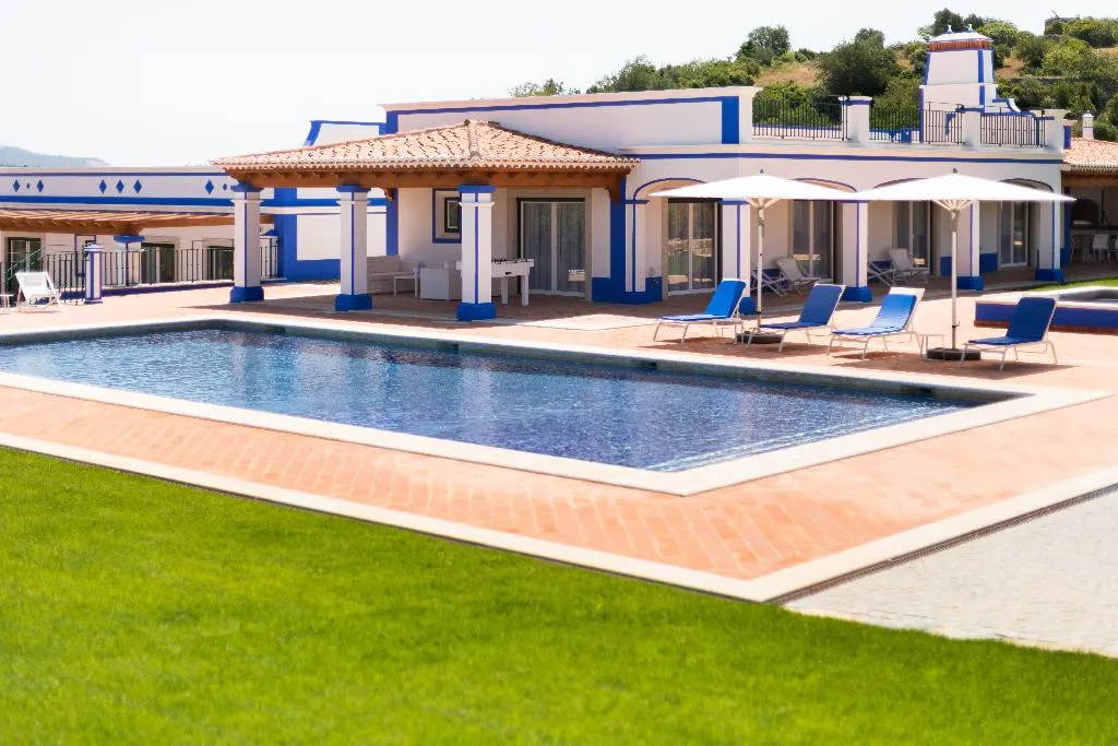 VILLA THREE BEDROOMS Room, Shantivillas, Algarve
