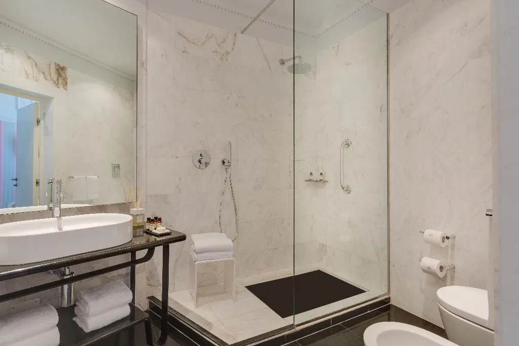 Double or Twin DELUXE EXECUTIVE Room, Grand Hotel Palace Rome, Rome
