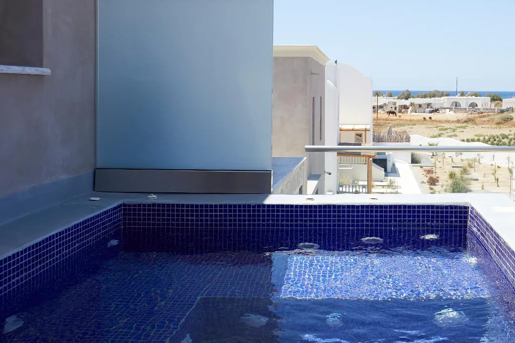 JUNIOR SUITE STANDARD Room, Sea Breeze Santorini Beach Resort, Curio Collectio, Santorini
