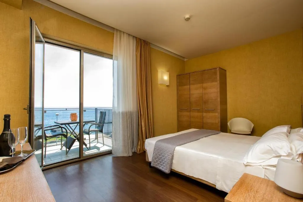 DOUBLE SINGLE USE SUPERIOR SEA VIEW Room, Yachting Palace, Taormina