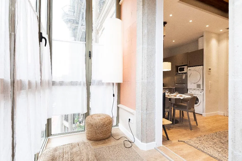 APARTMENT CAPACITY 4 TWO BEDROOMS Room, Aspasios Urquinaona Design, Barcelona
