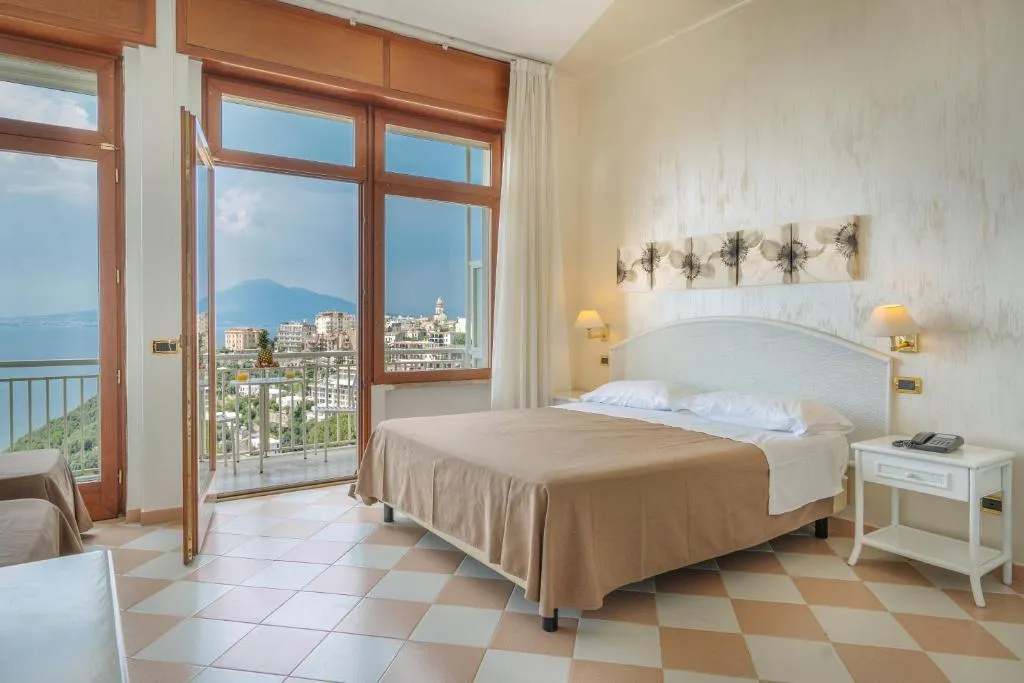 Double or Twin SUPERIOR WITH TERRACE Room, Grand Hotel Moon Valley, Naples