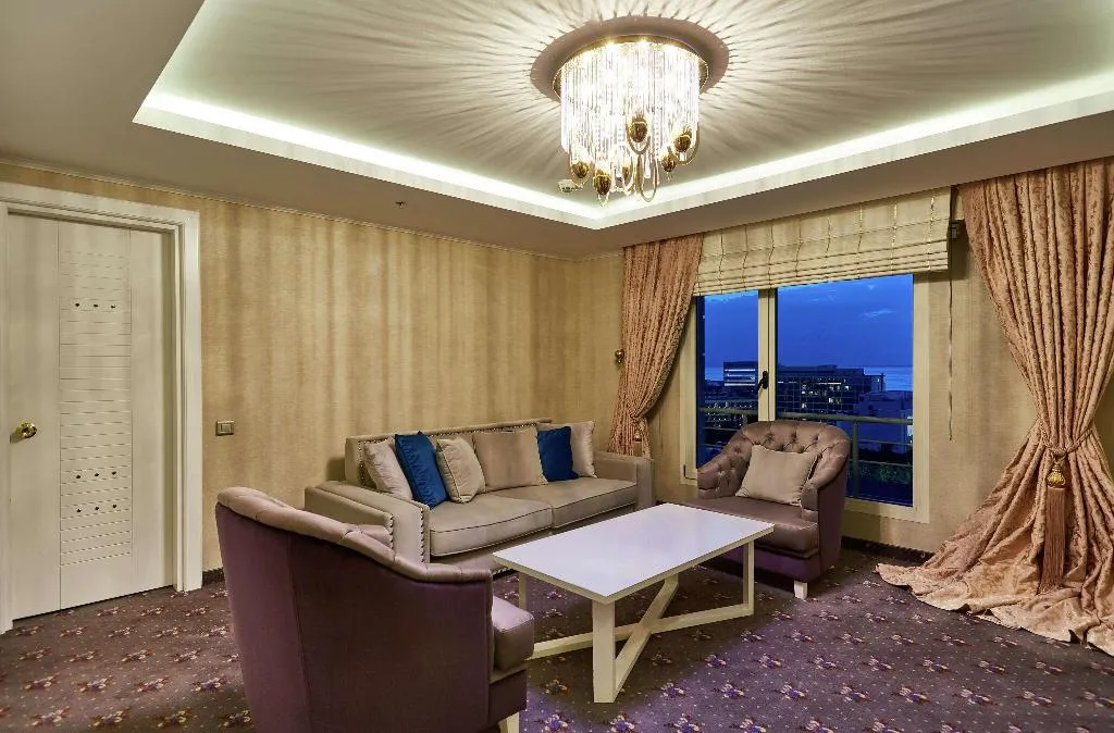 SUITE Presidential Room, DoubleTree By Hilton Izmir Alsancak, Izmir