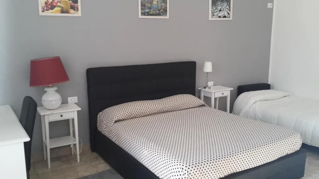 Room, Gualtiero Camere E Suite, Catania