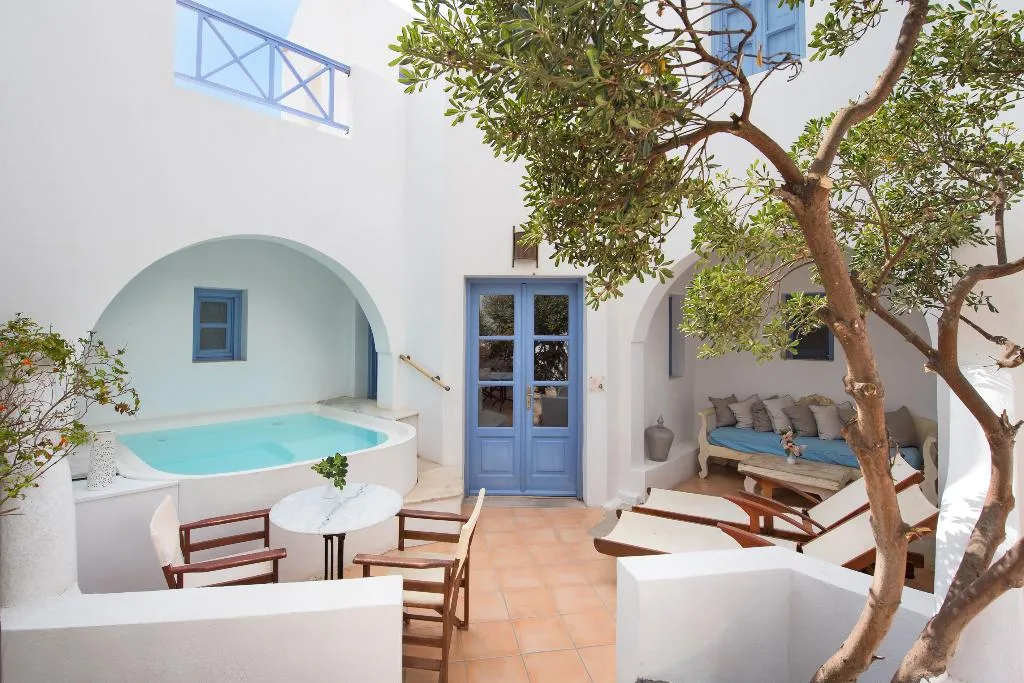 SUITE WITH JACUZZI Room, Meltemi Suites, Santorini