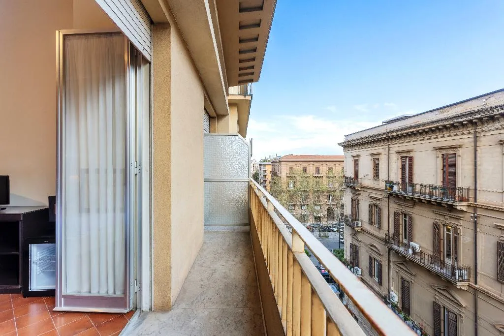 TRIPLE WITH BALCONY Room, Crisol Europa, Palermo