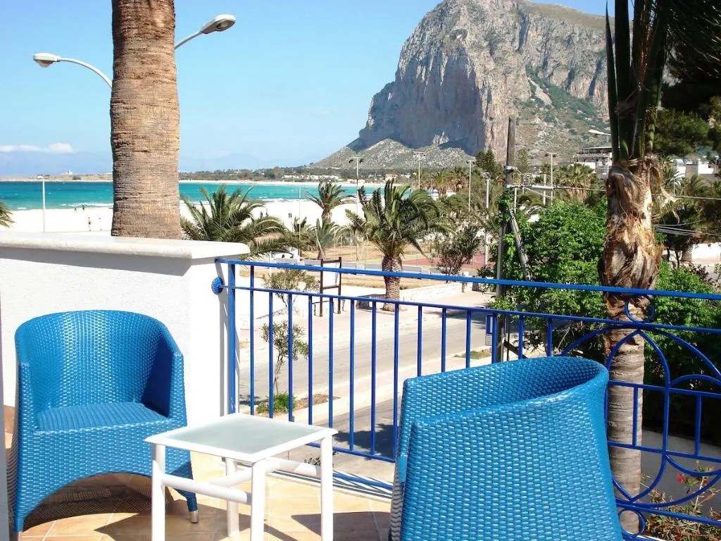 Terrace, Hotel Mediterraneo Faro, Palermo