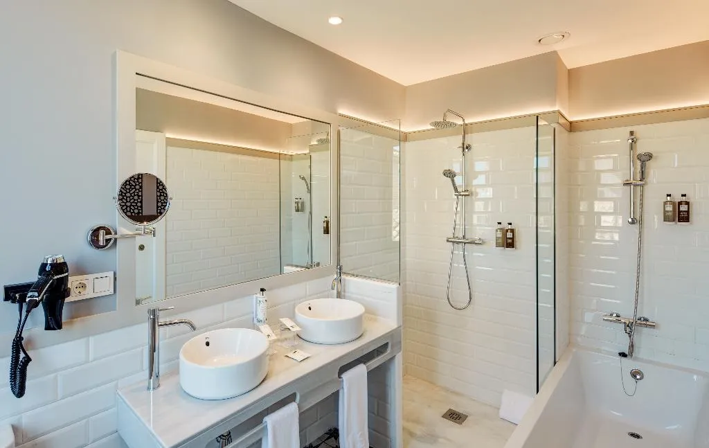 STUDIO CAPACITY 3 Room, Sercotel Granada Suites, Andalucia