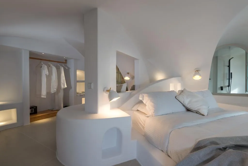 SUITE WITH JACUZZI Room, Nefeles Luxury Suites, Santorini