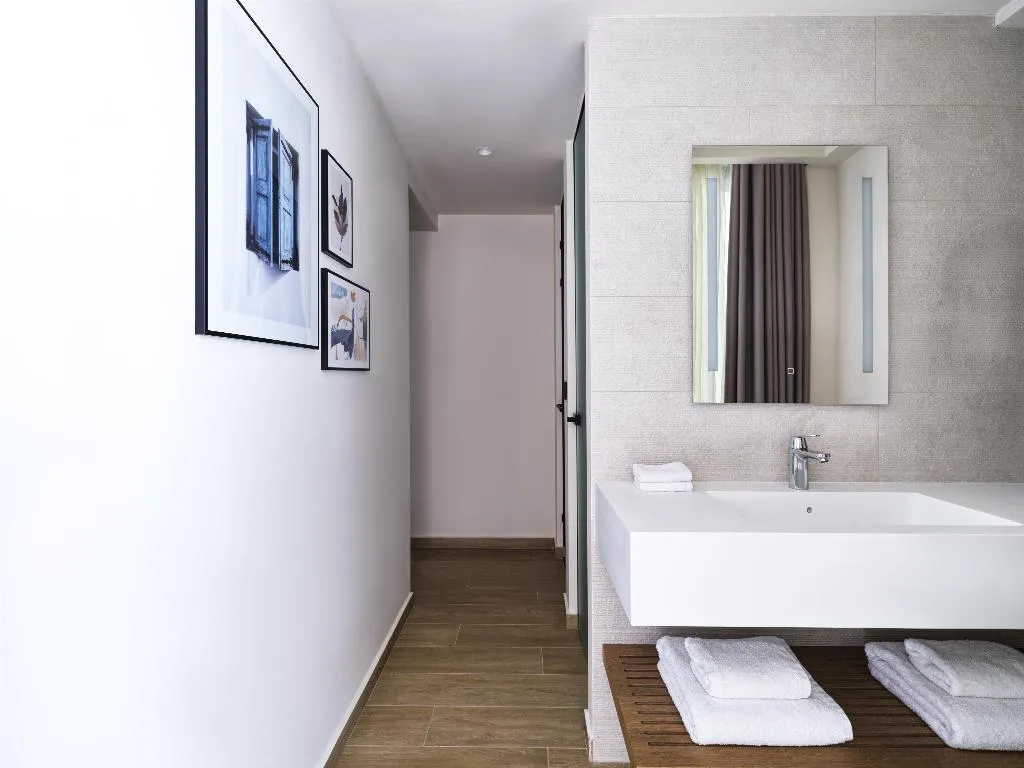 TWIN STANDARD Room, Hilton Garden Inn Chania City, Crete