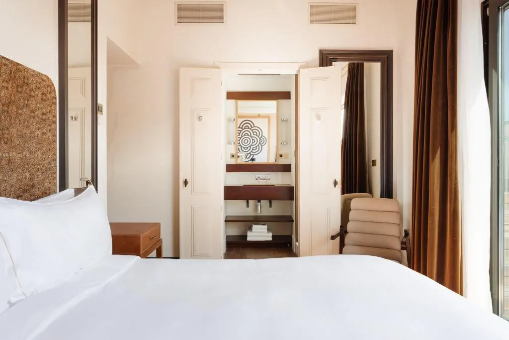 DOUBLE SUPERIOR WITH PRIVATE POOL Room, Do: Placa Reial, Barcelona