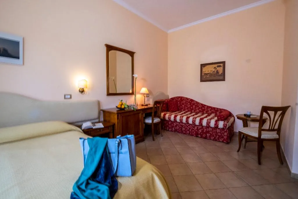 Double or Twin COMFORT Room, Il Roseto Resort, Naples