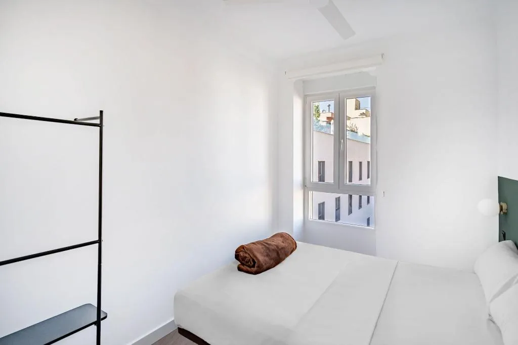 Room, Angelitomad, Madrid