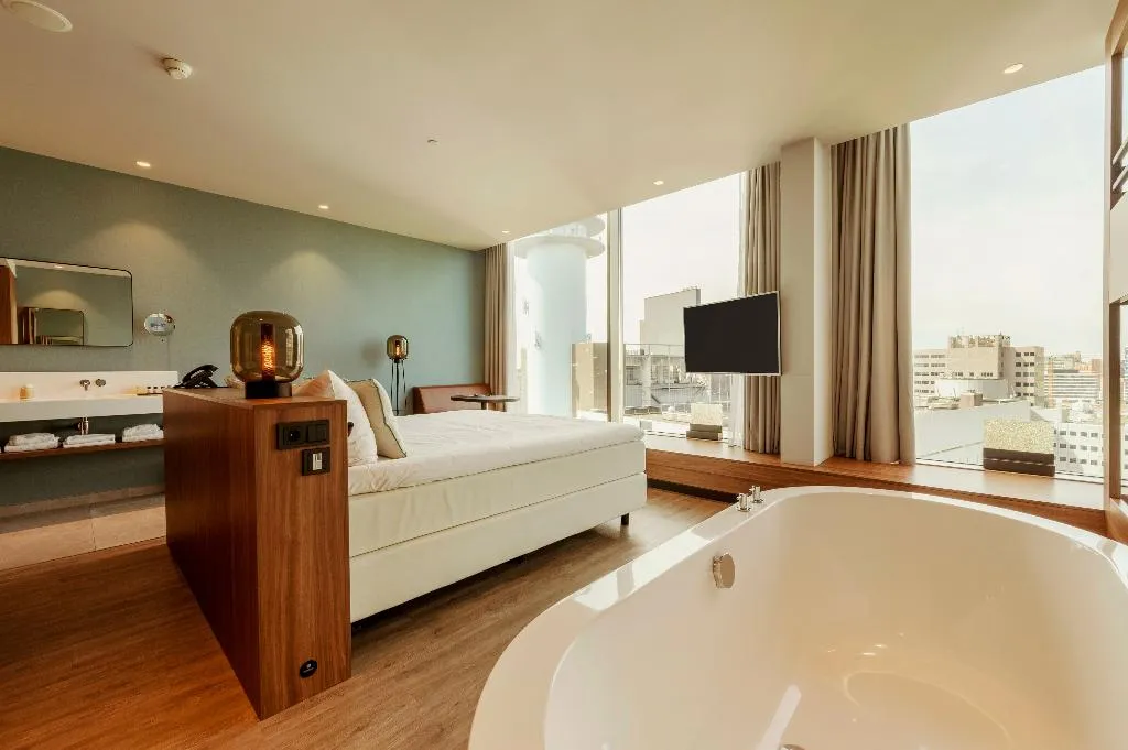 JUNIOR SUITE STANDARD Room, Van der Valk Hotel Amsterdam Zuidas, Amsterdam