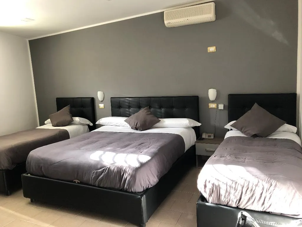 QUADRUPLE STANDARD Room, Hotel Nettuno, Naples