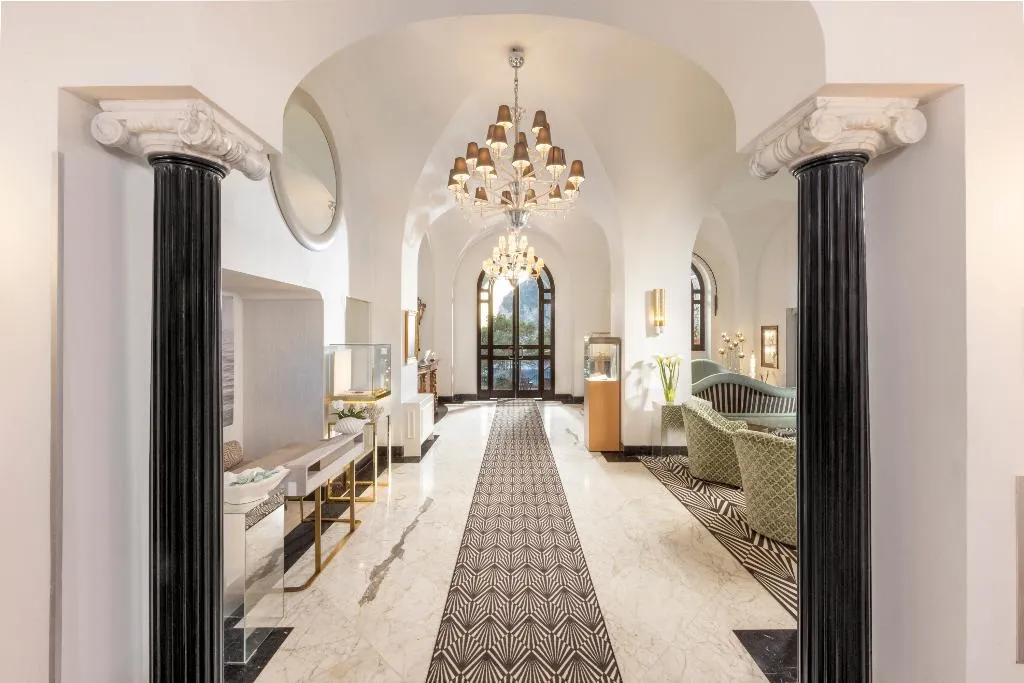 Lobby, Punta Tragara, Naples